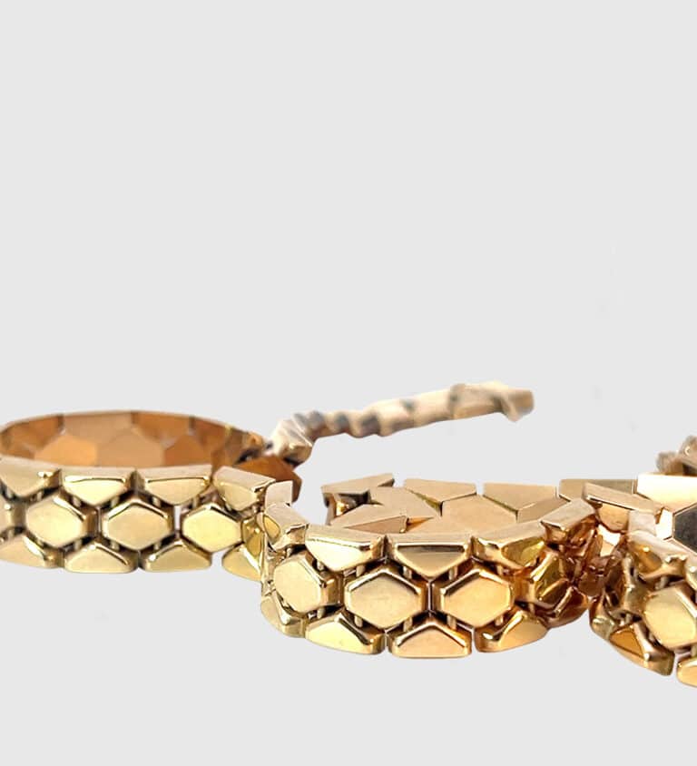 Materiale: Guld Stempel: 585 EHS DANMARK Karat: 14 karat Vægt: 52,66 g Mål: Længde: 40,0 cm - Bredde: 1,0 cm Designer: E.H.S - Egon Holmgaard Sørensen - Copenhagen - 1958 - 1973 Varenummer: HK011225-19 "